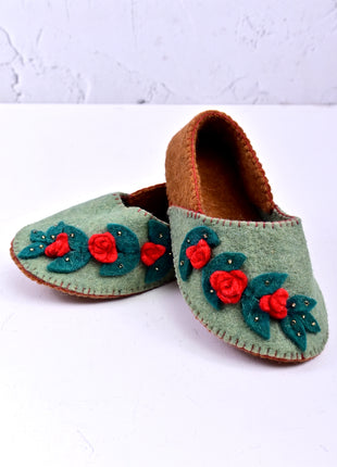 Handmade Natural Wool Felt Slippers – Flower Design Soft Felt Sleepers | Cozy Indoor House Shoes | Lightweight & Breathable Footwear (Buy 1 Get 1))