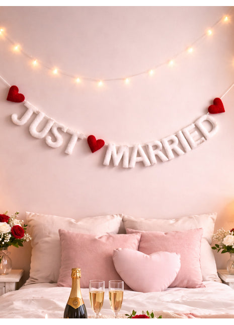 Just Married Wool Felt Garland with 8–10 cm White Letters