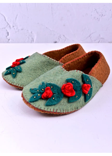 Handmade Natural Wool Felt Slippers – Flower Design Soft Felt Sleepers | Cozy Indoor House Shoes | Lightweight & Breathable Footwear (Buy 1 Get 1))