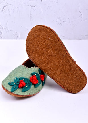 Handmade Natural Wool Felt Slippers – Flower Design Soft Felt Sleepers | Cozy Indoor House Shoes | Lightweight & Breathable Footwear (Buy 1 Get 1))