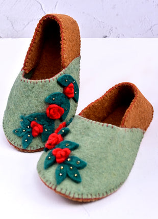 Handmade Natural Wool Felt Slippers – Flower Design Soft Felt Sleepers | Cozy Indoor House Shoes | Lightweight & Breathable Footwear (Buy 1 Get 1))