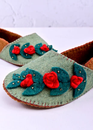 Handmade Natural Wool Felt Slippers – Flower Design Soft Felt Sleepers | Cozy Indoor House Shoes | Lightweight & Breathable Footwear (Buy 1 Get 1))