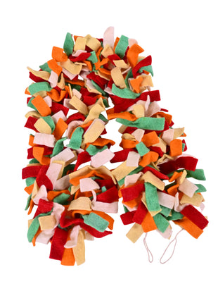 Autumn-Inspired Wool Felt Garland Enhancing Elegant Mantel Decor