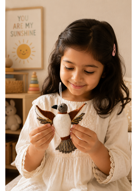 Handmade Wool Felt Flying Bird Hanging Ornament – Nature-Inspired Home & Nursery Decoration