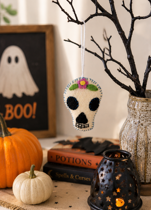 Handmade Wool Felt Sugar Skull Hanging Ornament – Halloween Skull Decor for Spooky Home & Party Decorations