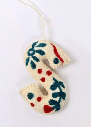 Handmade Wool Felt Letter S Hanging Ornament – Personalized Alphabet Wall Decor for Nursery & Home