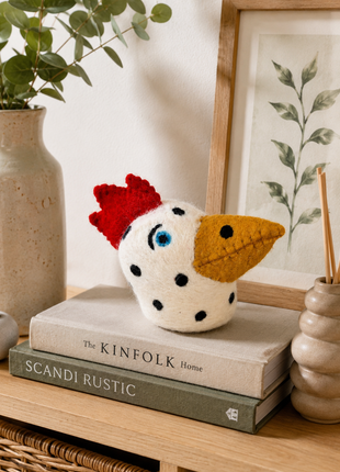 Handmade Wool Felt Chicken Ornament – Cute Farmhouse Chicken Decoration for Home & Nursery Décor