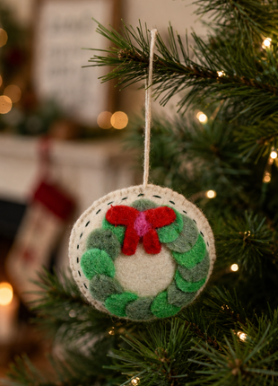 Handmade Wool Felt Christmas Wreath Ornament – Festive Holiday Hanging Decoration for Christmas Tree & Home Décor