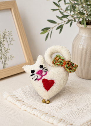 Handmade Wool Felt White Cat Ornament – Cute Felt Kitty Decoration for Home & Kids Room Décor