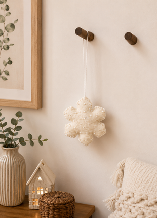 Handmade Snowflake Wool Felt Hanging Ornament – Elegant Christmas Snowflake Decoration for Tree & Winter Home Décor