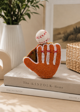Handmade Baseball Glove Wool Felt Ornament – Sports-Themed Felt Hanging Decoration for Kids Room & Baseball Lovers