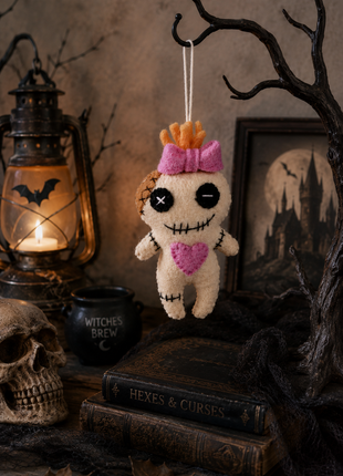 Handmade Voodoo Doll Wool Felt Hanging Ornament – Cute Gothic Felt Doll Decoration for Halloween, Spooky Home Décor & Collectible Gifts