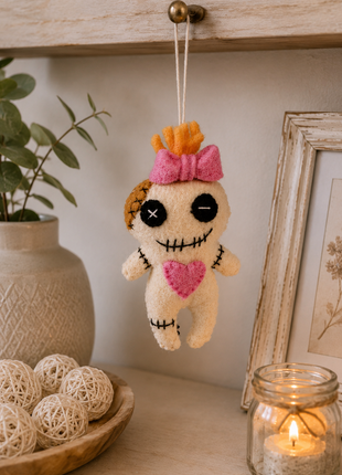 Handmade Voodoo Doll Wool Felt Hanging Ornament – Cute Gothic Felt Doll Decoration for Halloween, Spooky Home Décor & Collectible Gifts