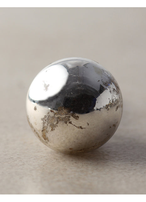 Elegant Round Shaped Silver Metallic Door Knob