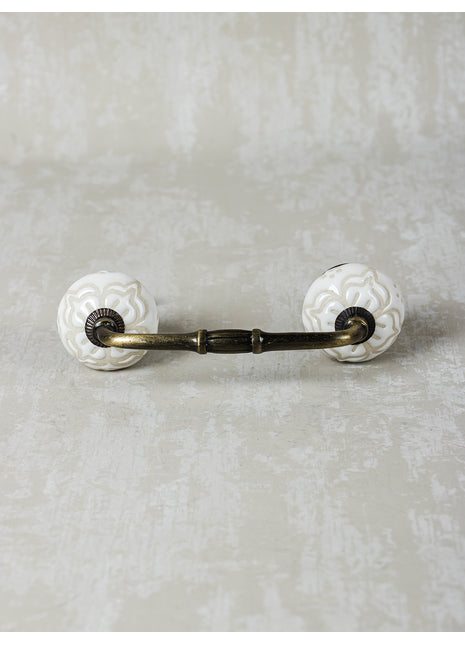 Emmbossed White Ceramic Pull