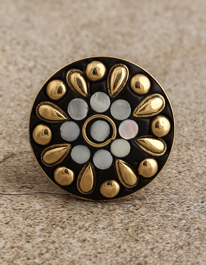Golden and White Design Resin Cabinet Knob KNOBCO Golden and White Design Resin Cabinet Knob KNOBCO